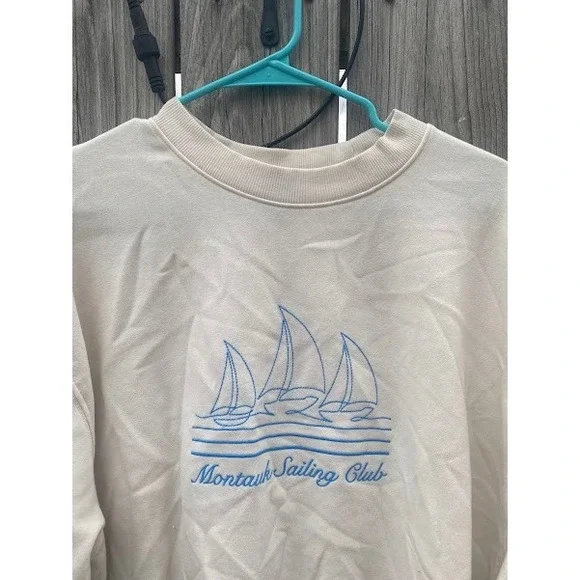 Wild Fable Montauk Sailing Club Sweatshirt Cream Blue Sailboat Graphic Medium - Picture 4 of 4